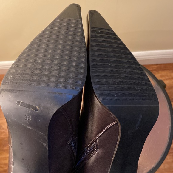 Stylish dress boots! Great with a wide leg pant, jeans or skirts. - Picture 3 of 4